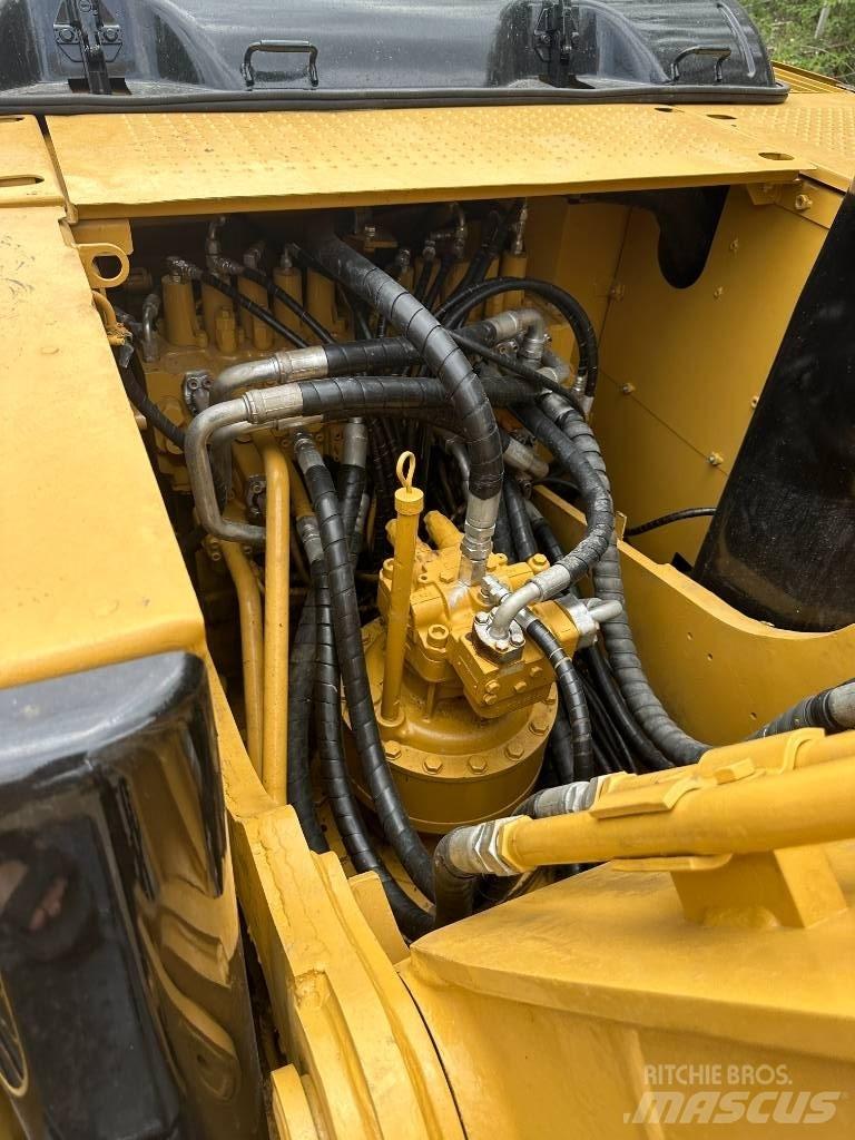 CAT 320D Kāpurķēžu ekskavatori