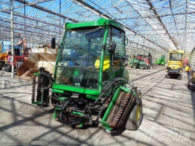 John Deere 3235C Mauriņa traktors