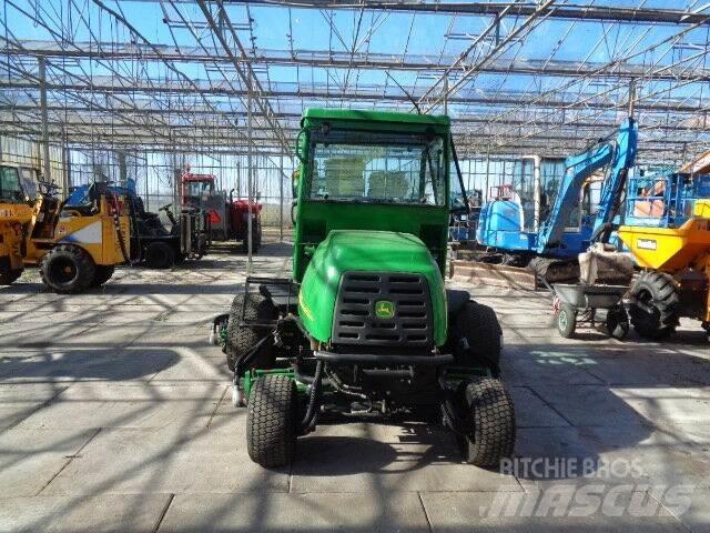 John Deere 3235C Mauriņa traktors