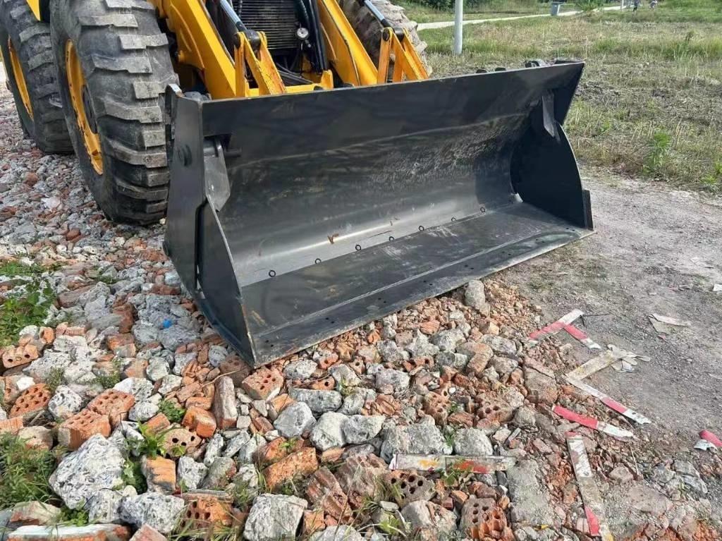 JCB 4CX Ekskavatori-iekrāvēji