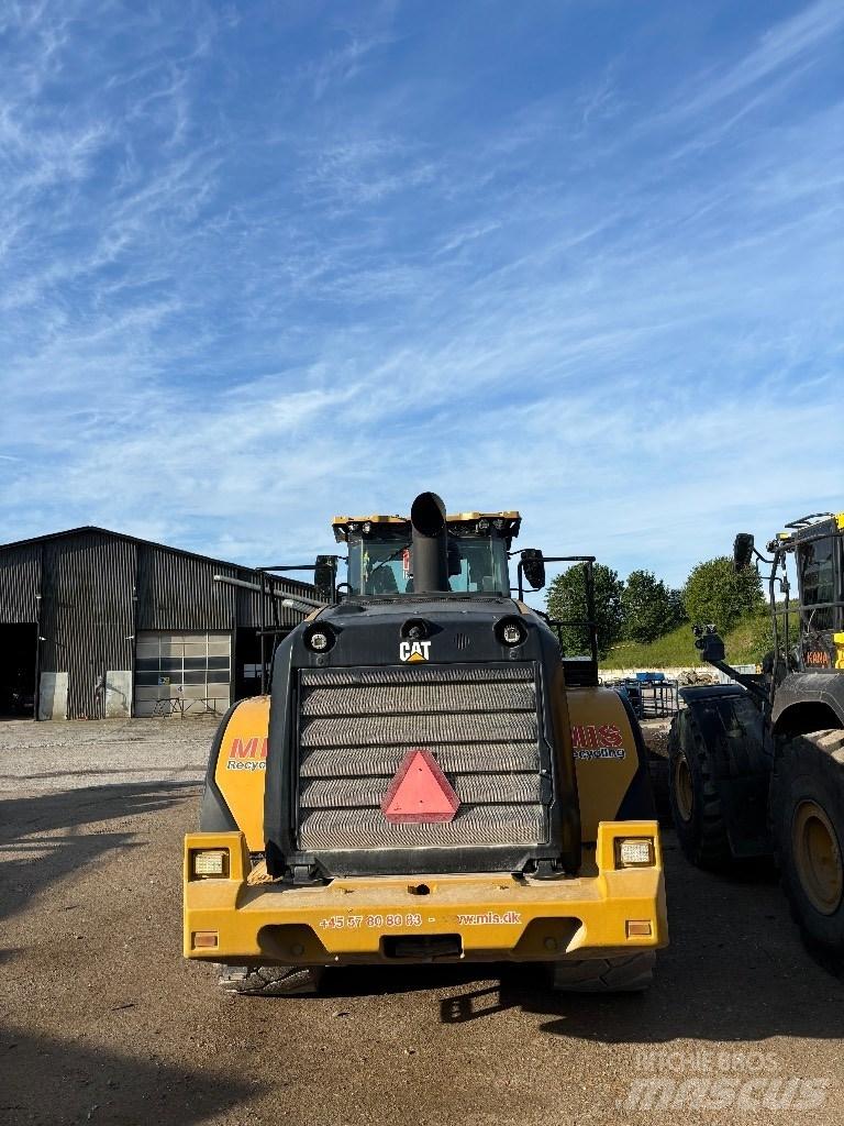 CAT 966m Iekrāvēji uz riteņiem