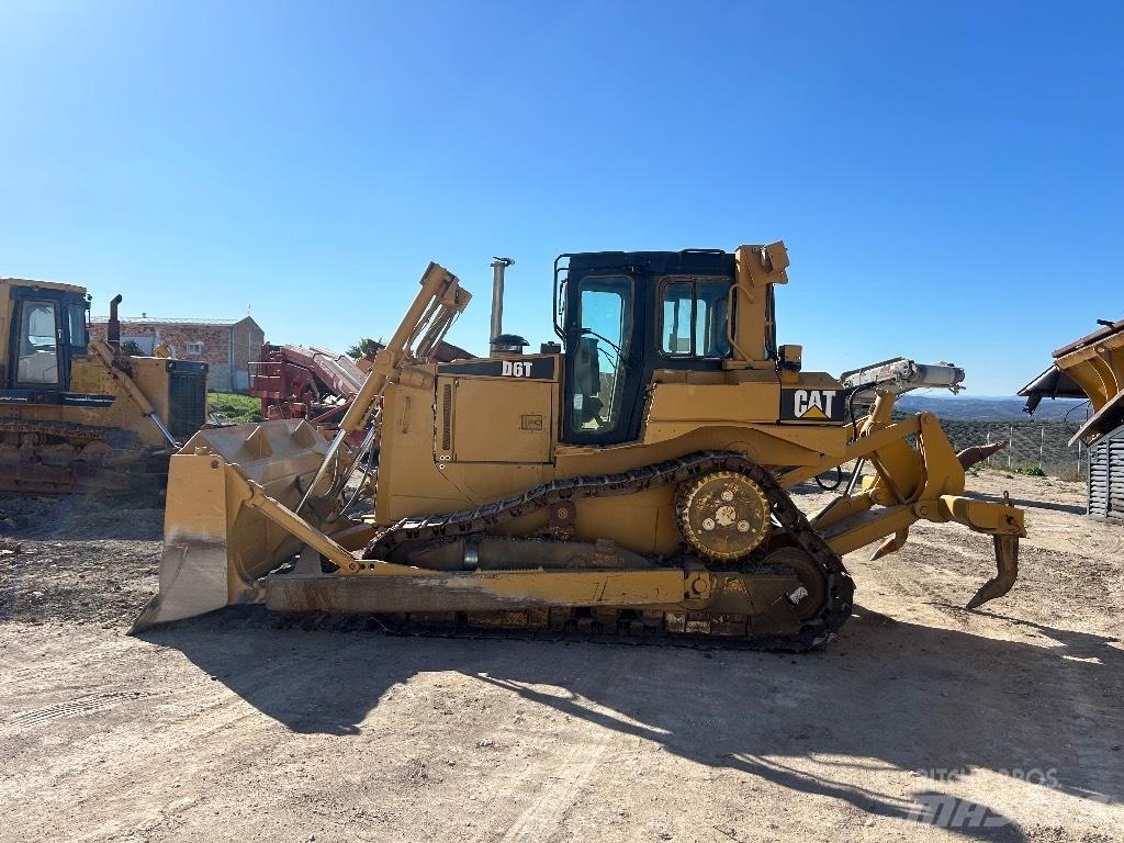 CAT D 6 T XL Kāpurķēžu buldozeri