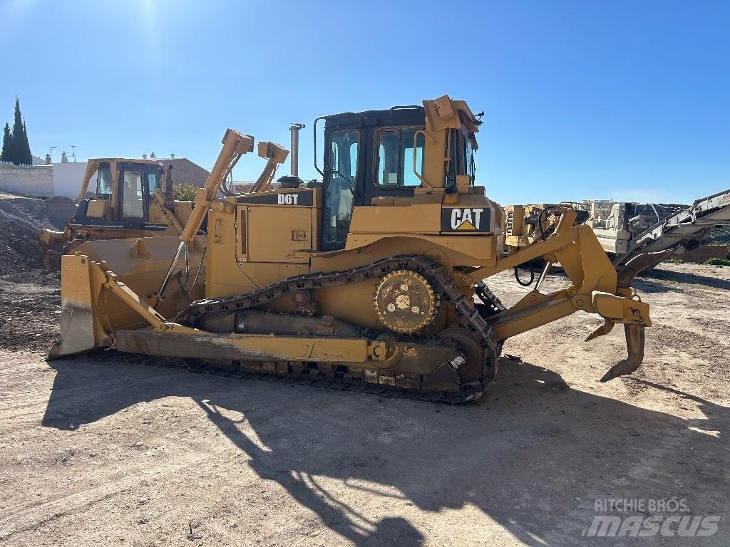 CAT D 6 T XL Kāpurķēžu buldozeri