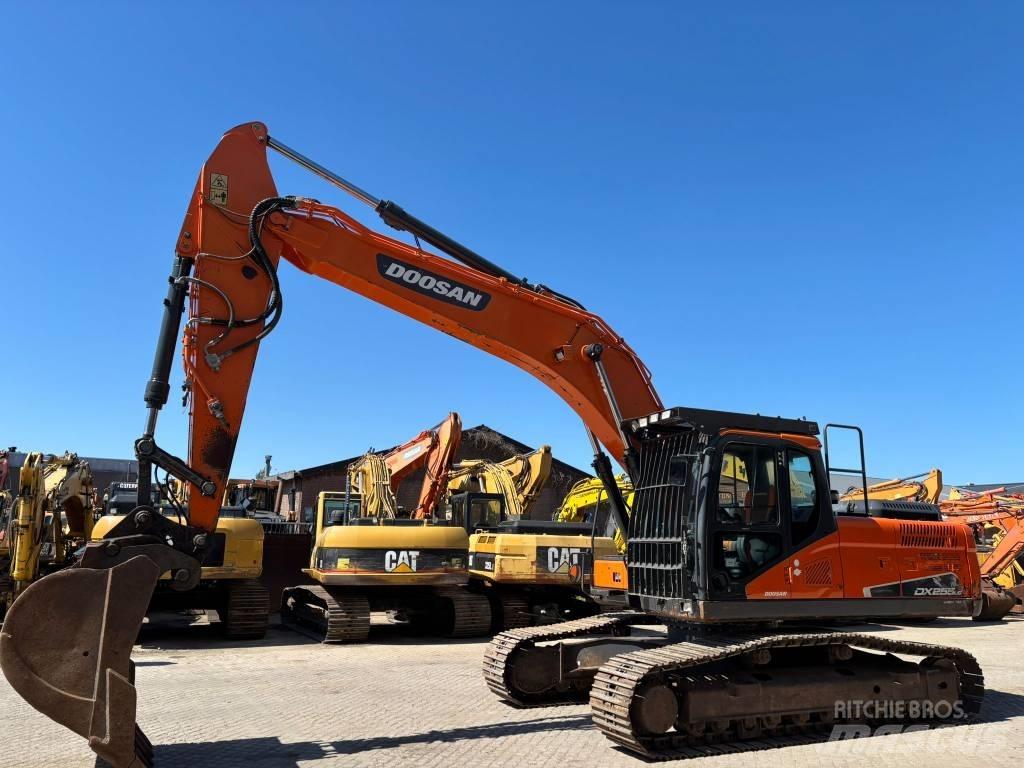 Doosan DX 255 NLC-5 Kāpurķēžu ekskavatori