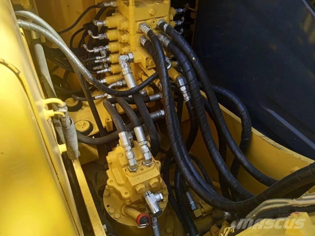 Komatsu PC130-7 Kāpurķēžu ekskavatori