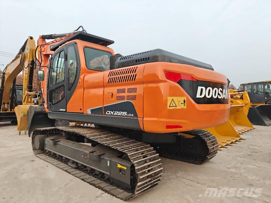 Doosan DX225LCA Kāpurķēžu ekskavatori