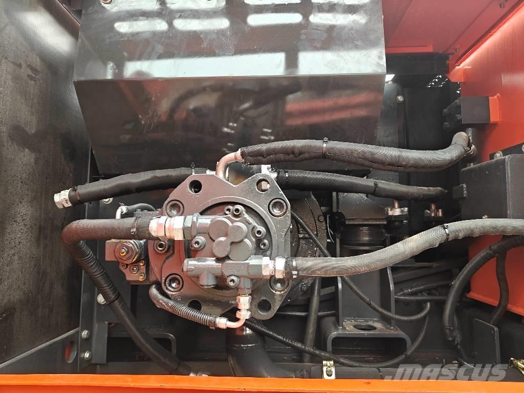 Doosan DX225LCA Kāpurķēžu ekskavatori