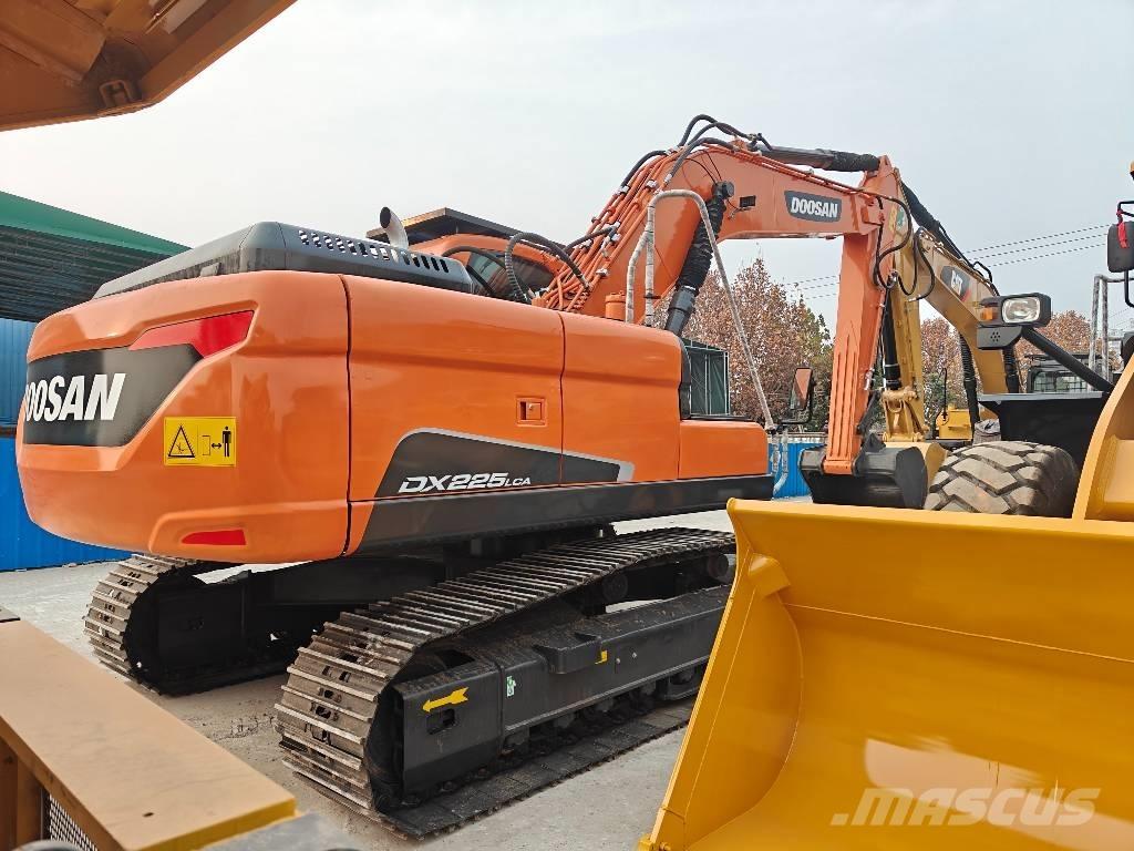 Doosan DX225LCA Kāpurķēžu ekskavatori