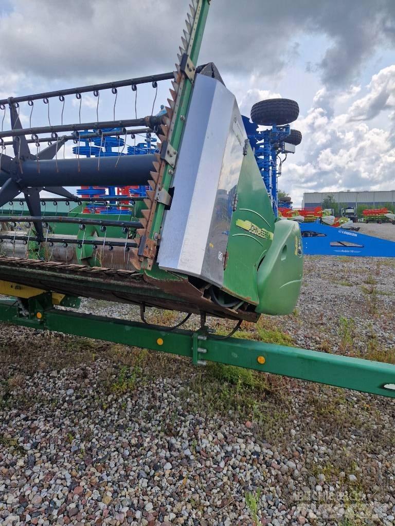 John Deere T670 Ražas novākšanas kombaini
