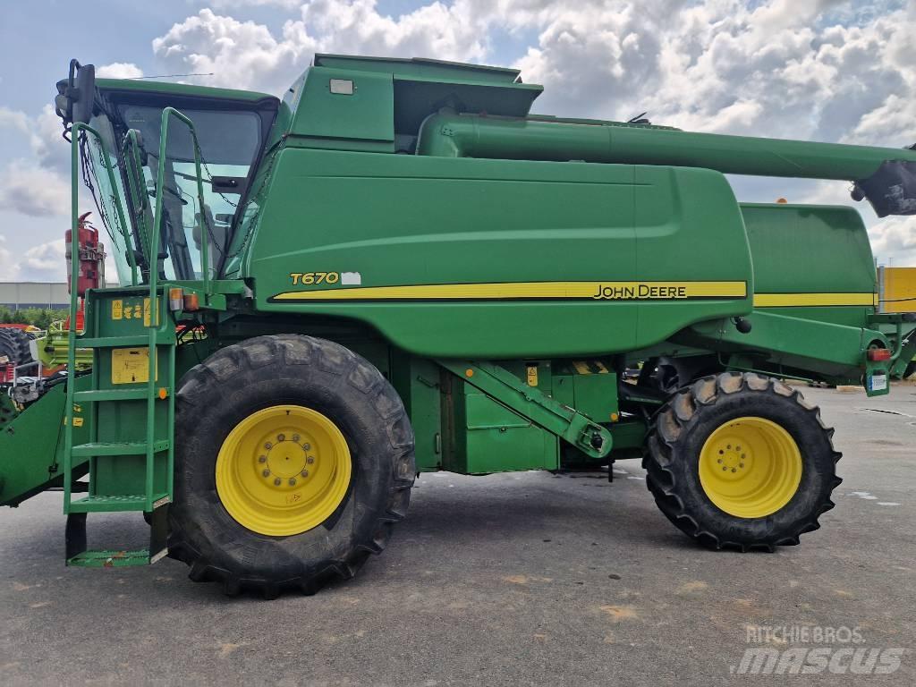 John Deere T670 Ražas novākšanas kombaini