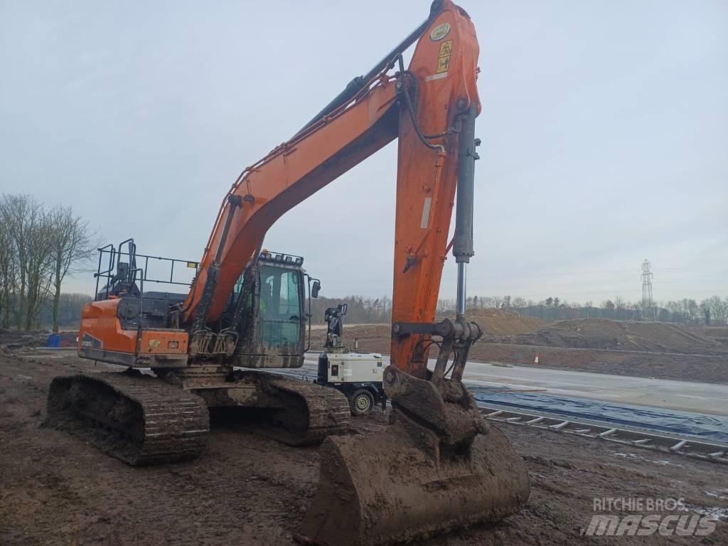 Doosan DX 225 LC-5 Kāpurķēžu ekskavatori