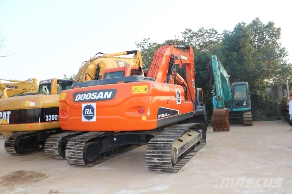 Doosan dx225 Kāpurķēžu ekskavatori