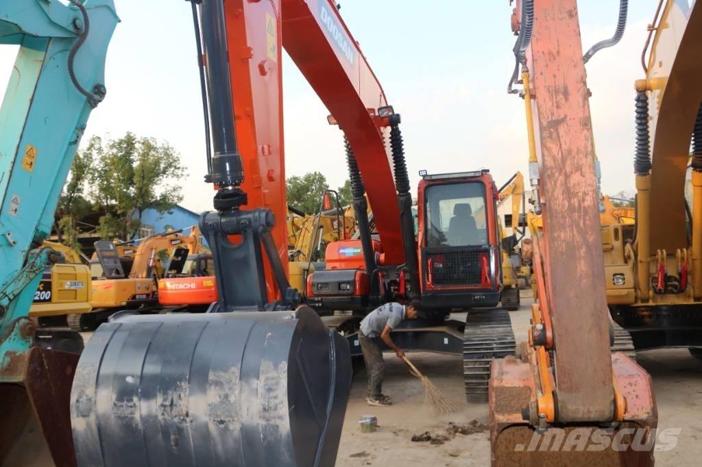 Doosan dx225 Kāpurķēžu ekskavatori