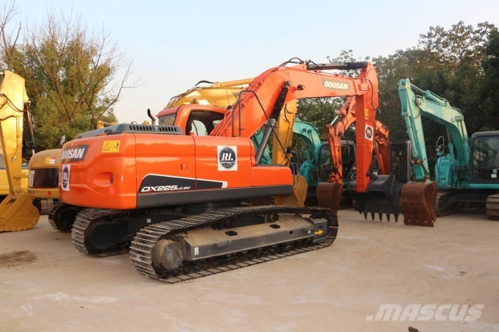 Doosan dx225 Kāpurķēžu ekskavatori