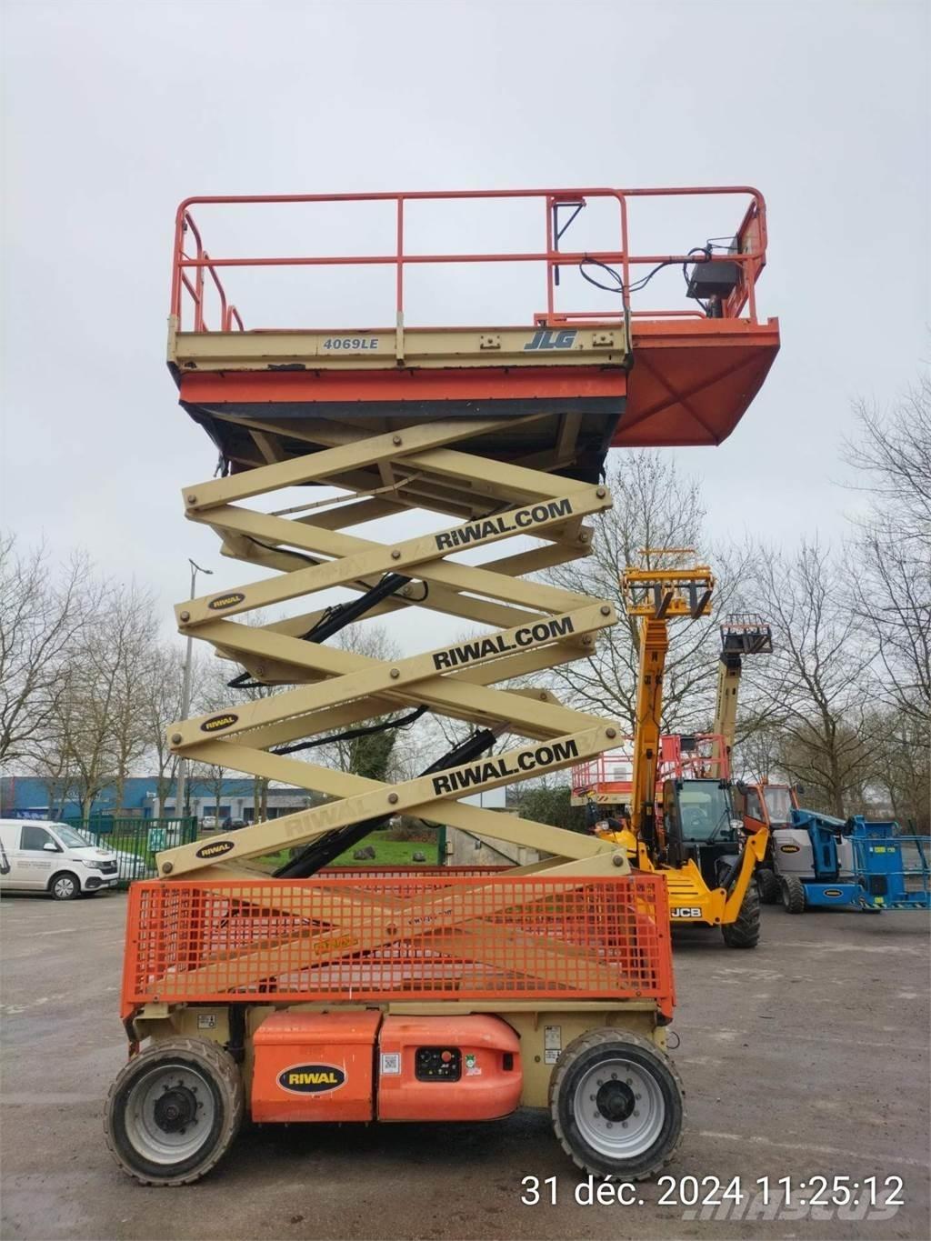 JLG 4069LE Šķerveida pacēlāji