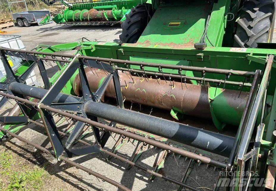 John Deere 1055 Ražas novākšanas kombaini
