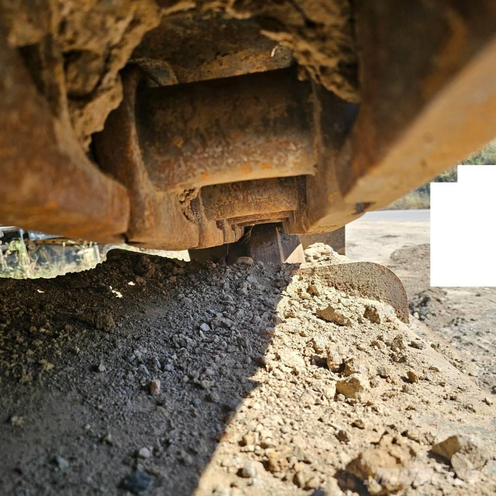 Hyundai Robex 300 LC Kāpurķēžu ekskavatori