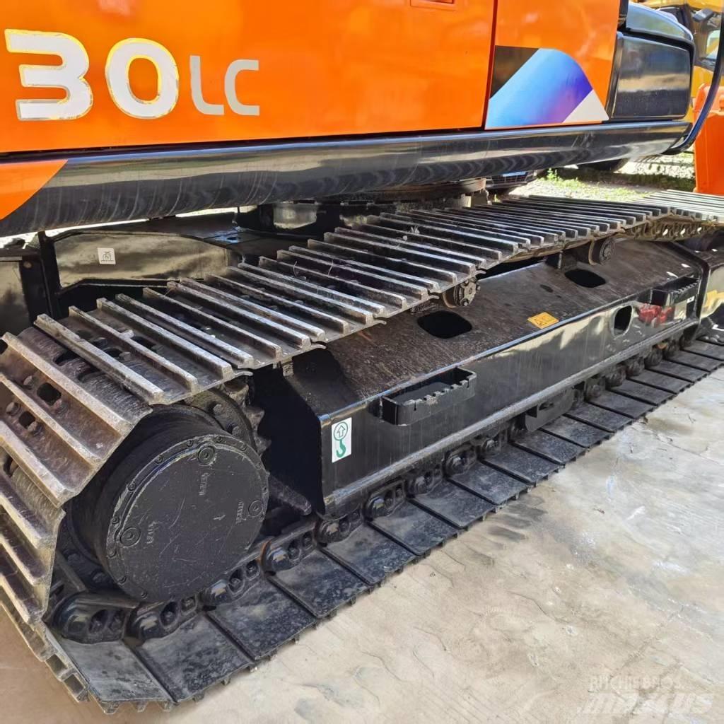 Hitachi ZX 130 Kāpurķēžu ekskavatori