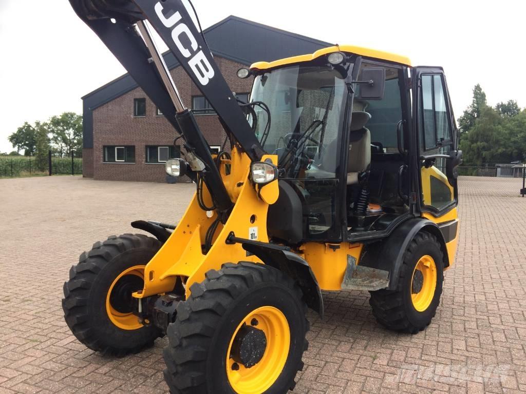 JCB 406 Iekrāvēji uz riteņiem