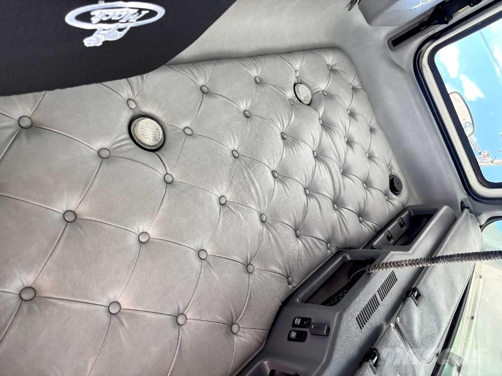 Mack CHU 613 Vilcēji