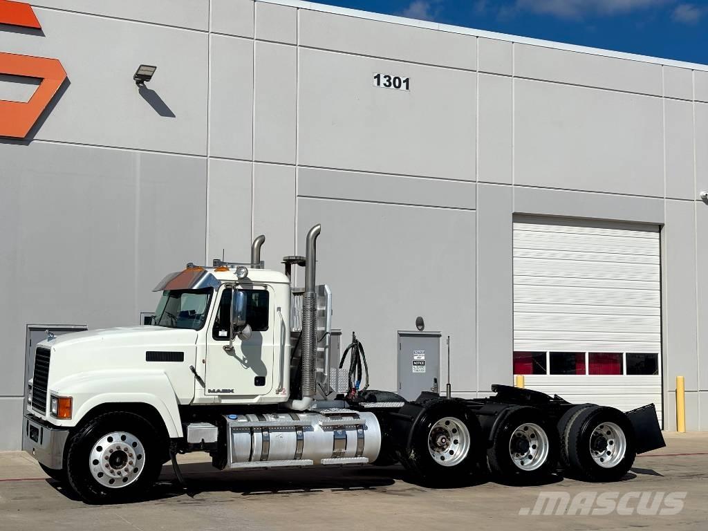 Mack CHU 613 Vilcēji