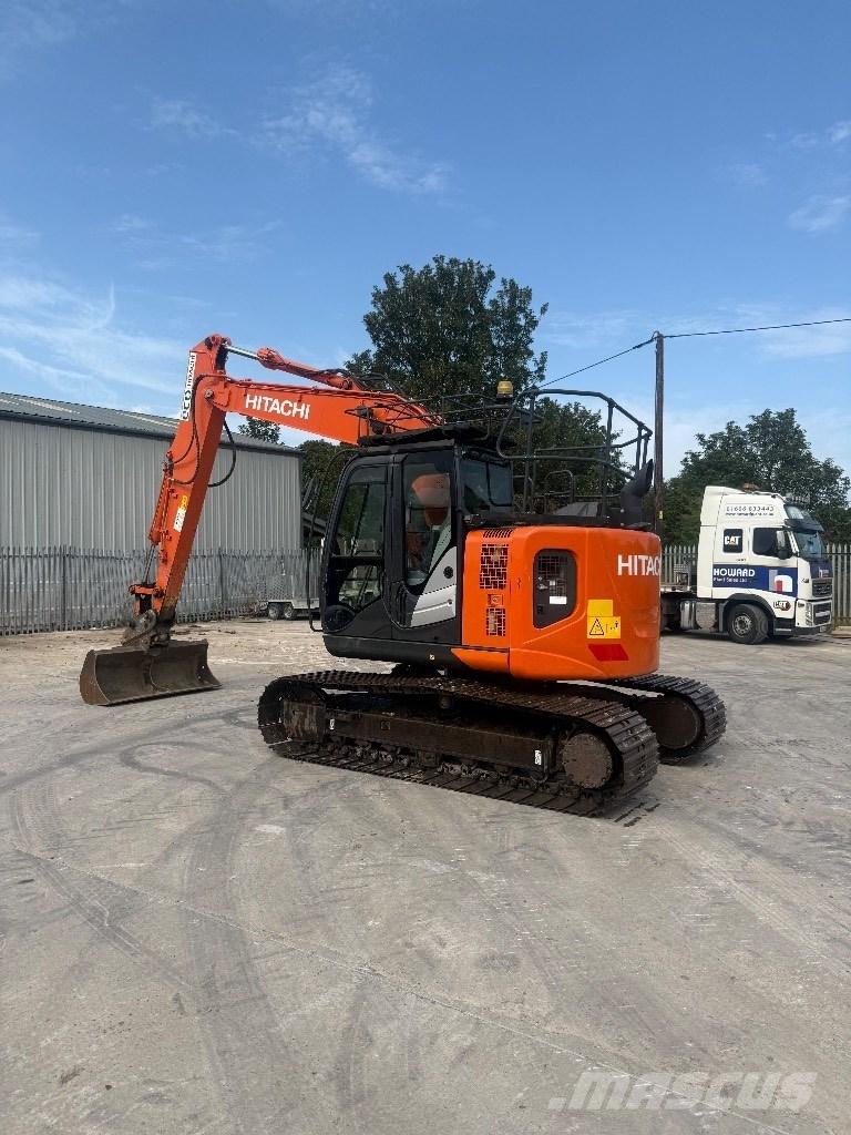 Hitachi ZX 135 US-6 Kāpurķēžu ekskavatori