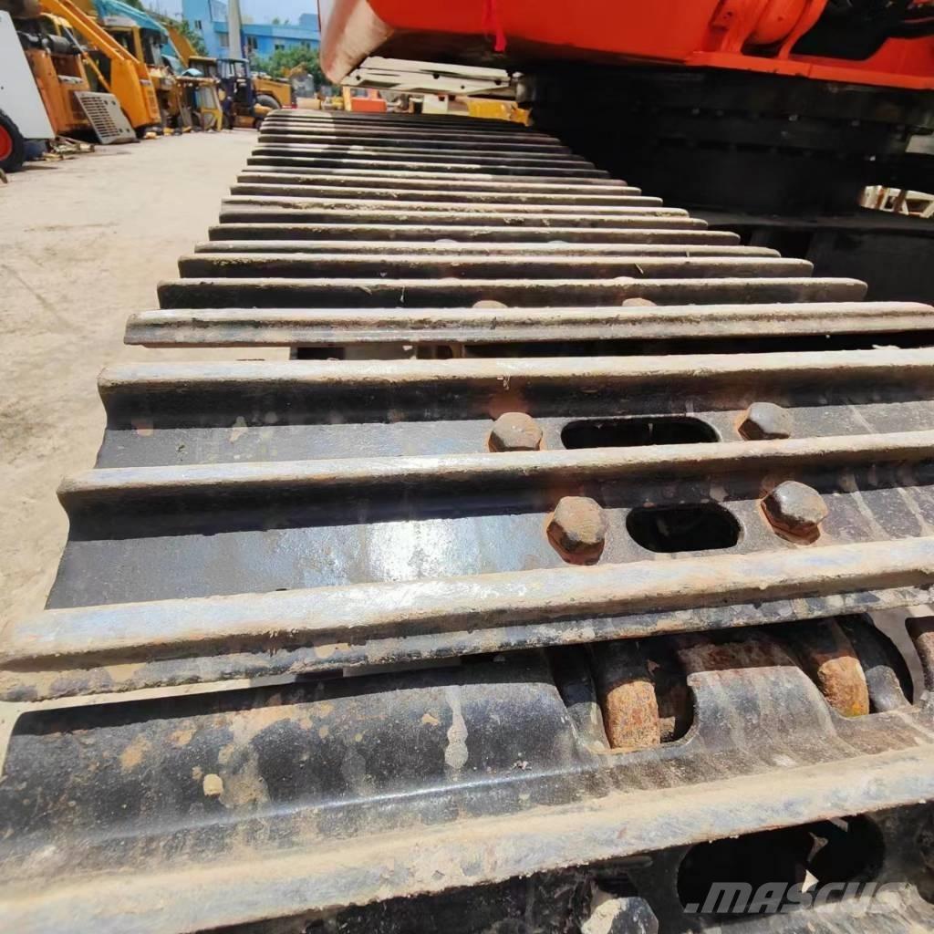 Hitachi ZAXIS 200-3G Kāpurķēžu ekskavatori