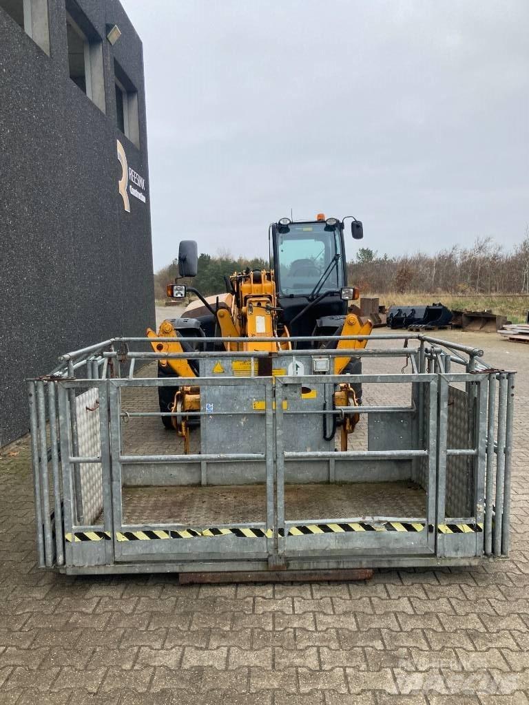 JCB 540-140 Teleskopiskie manipulatori