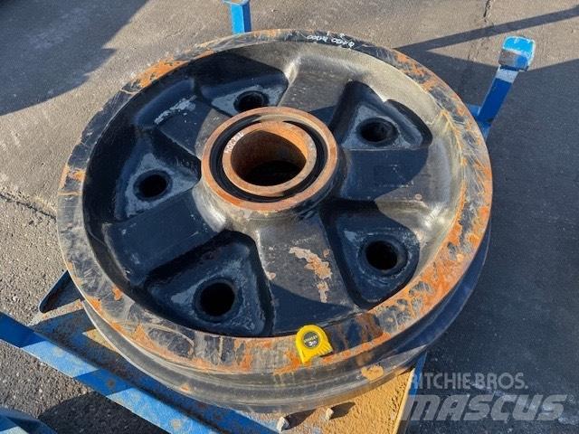 CAT 6020 NEW IDLER Sliedes, ķēdes un šasija