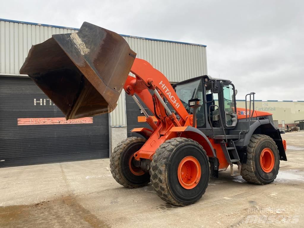 Hitachi ZW 250 Iekrāvēji uz riteņiem