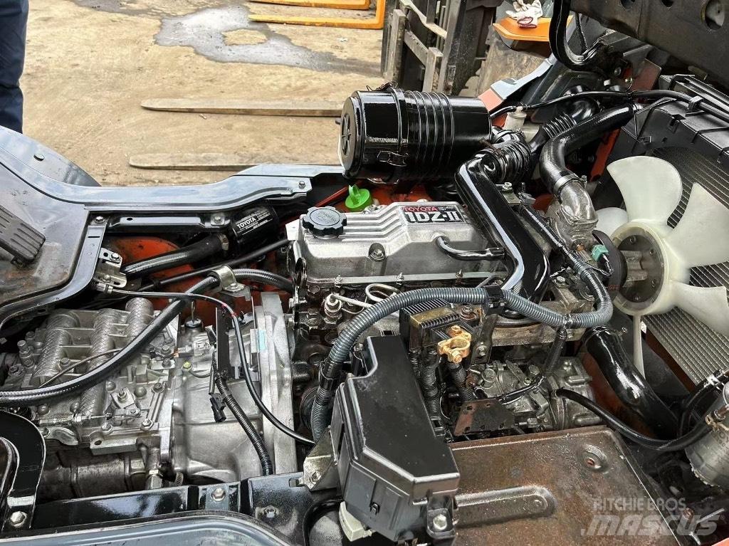 Toyota Toyota8F FD30 Tehnika ar dīzeļa dzinēju