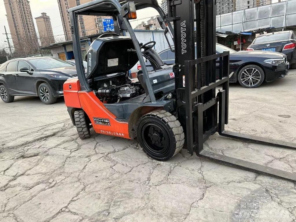 Toyota Toyota8F FD30 Tehnika ar dīzeļa dzinēju