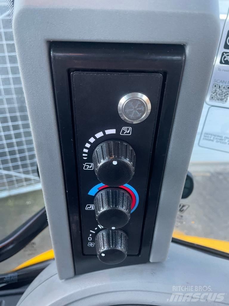 JCB 4CX Pro Ekskavatori-iekrāvēji