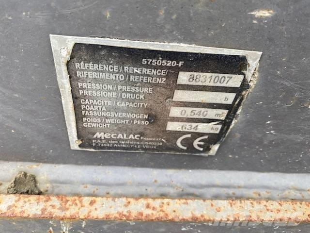 Mecalac 12 MTX Ekskavatori uz riteņiem