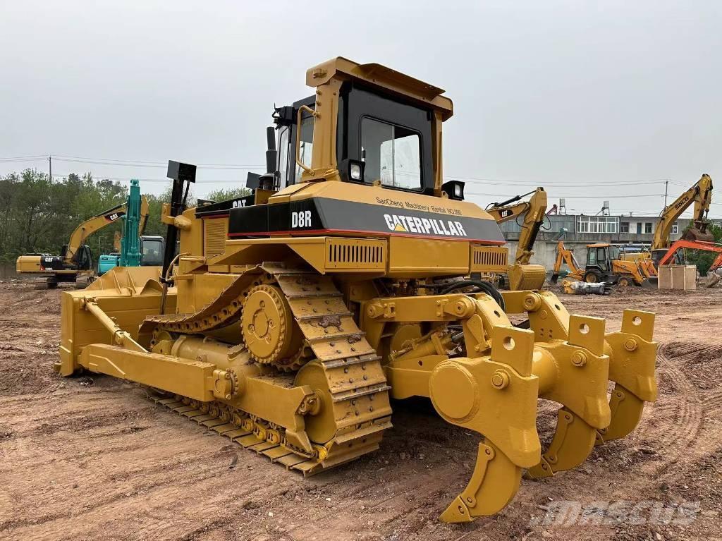 CAT D8R Kāpurķēžu buldozeri