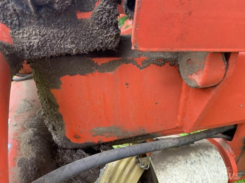 Kuhn GF6301MH Grābekļi un siena ārdītāji