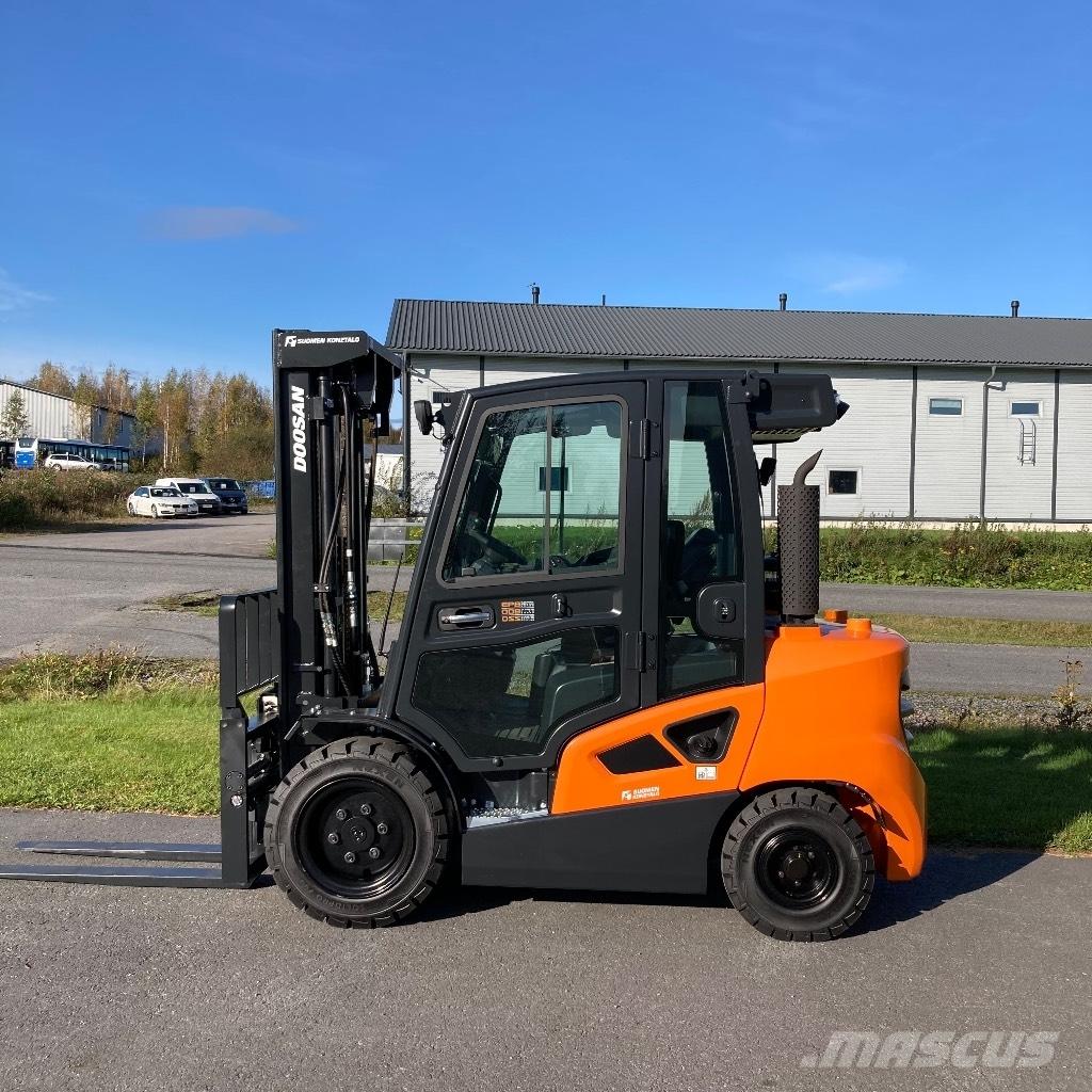 Doosan D35C-9 Diesel Tehnika ar dīzeļa dzinēju