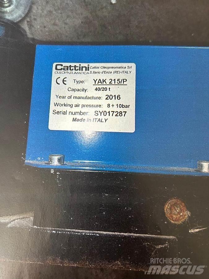  Berner YAK 215/P Iekraušanas tehnika- Citi