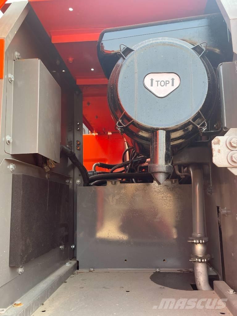 Hitachi ZX 210 Kāpurķēžu ekskavatori