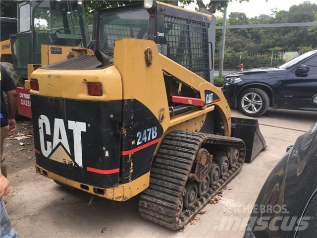 CAT 247 B Kāpurķēžu iekrāvēji