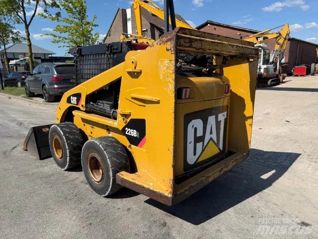 CAT 226B3 Turbo Lietoti riteņu kompaktiekrāvēji