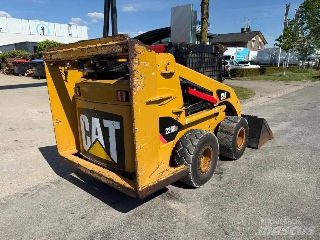 CAT 226B3 Turbo Lietoti riteņu kompaktiekrāvēji