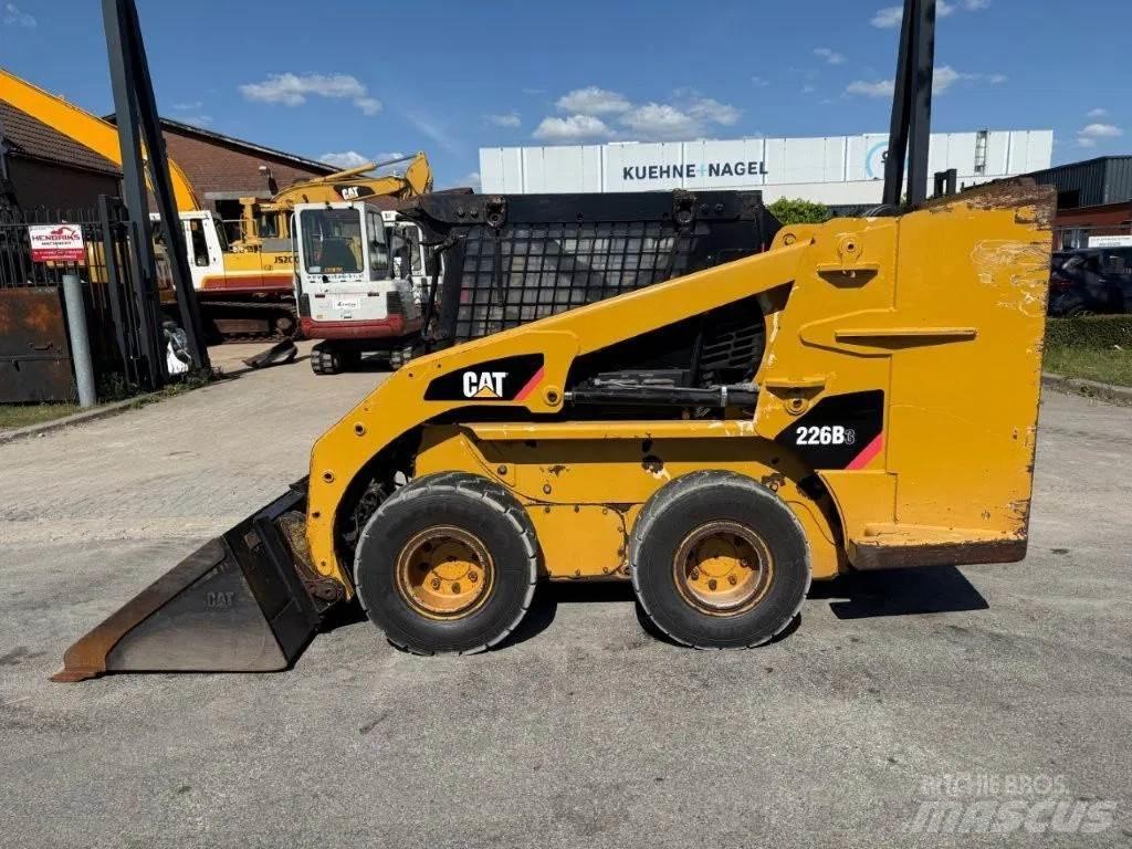 CAT 226B3 Turbo Lietoti riteņu kompaktiekrāvēji