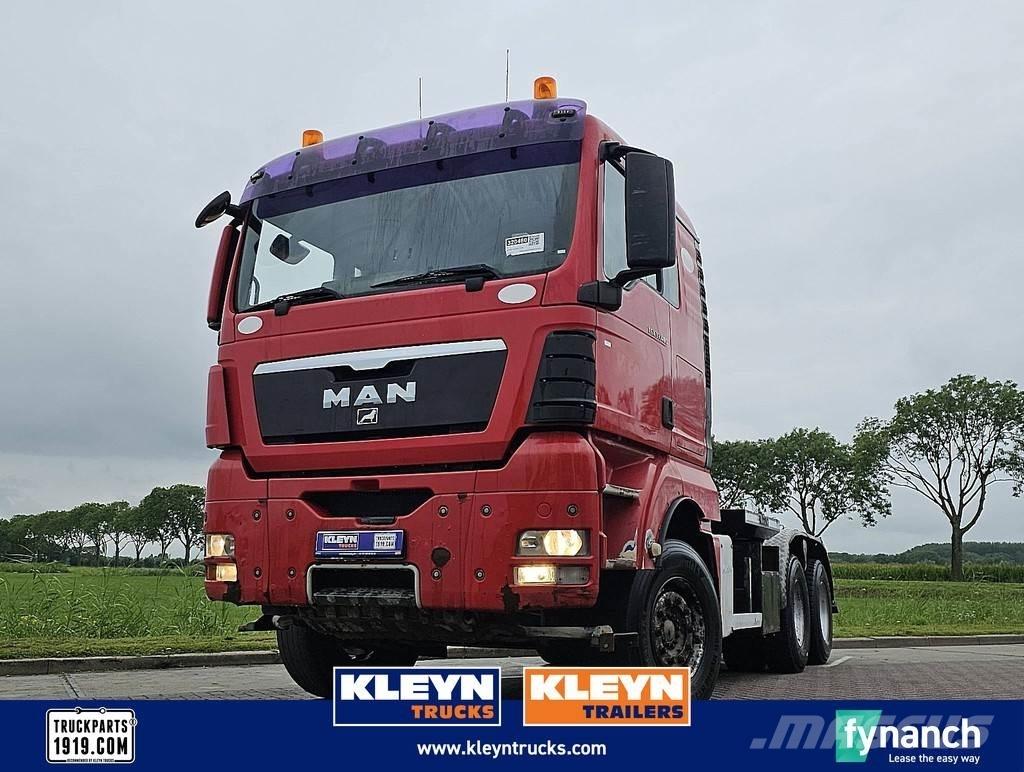 MAN 33.400 TGS 6X4 Treileri ar āķi