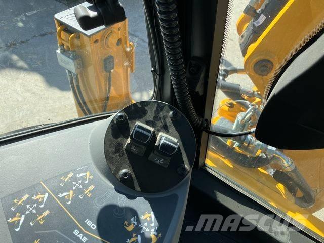 JCB 3CX Plus AEC Ekskavatori-iekrāvēji