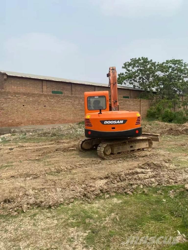Doosan DX 80 Vidēja lieluma ekskavatori 7 t - 12 t