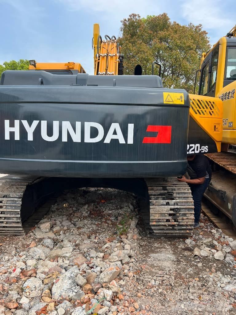 Hyundai 220LC-9S Kāpurķēžu ekskavatori