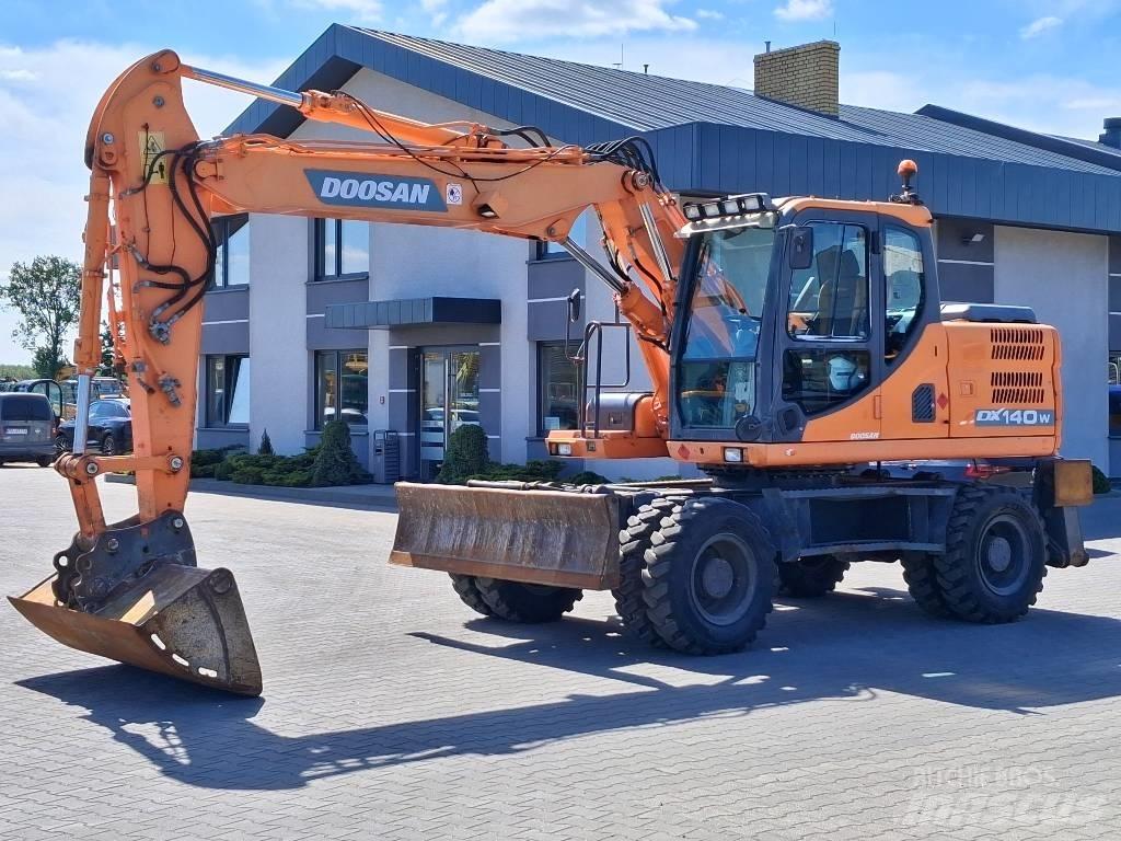 Doosan DX 140 W-3 Ekskavatori uz riteņiem