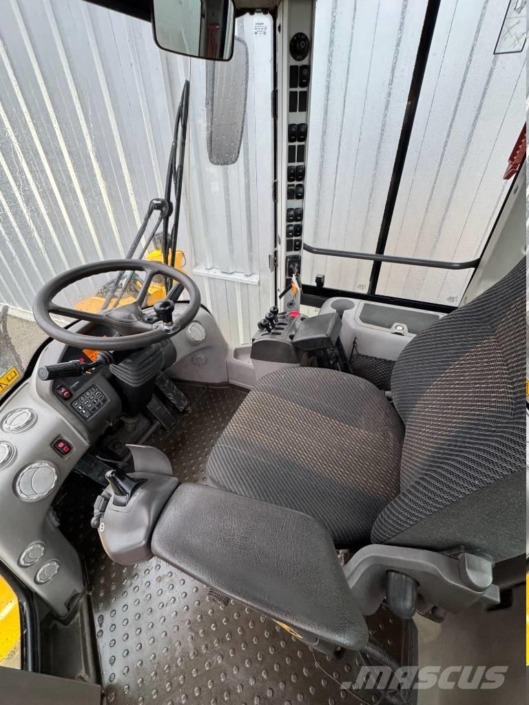 Volvo L 90 F Iekrāvēji uz riteņiem