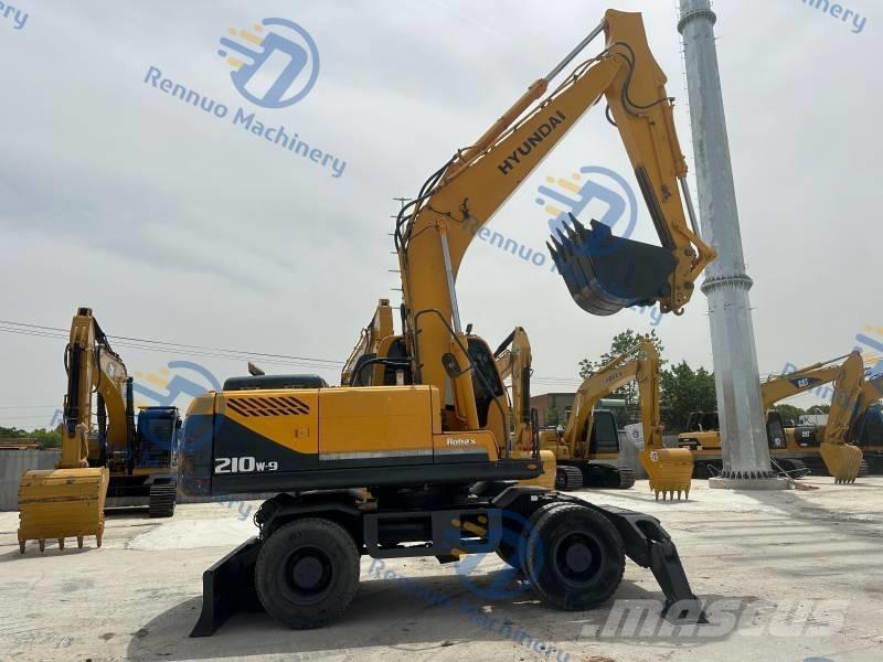 Hyundai R210W-9 Ekskavatori uz riteņiem